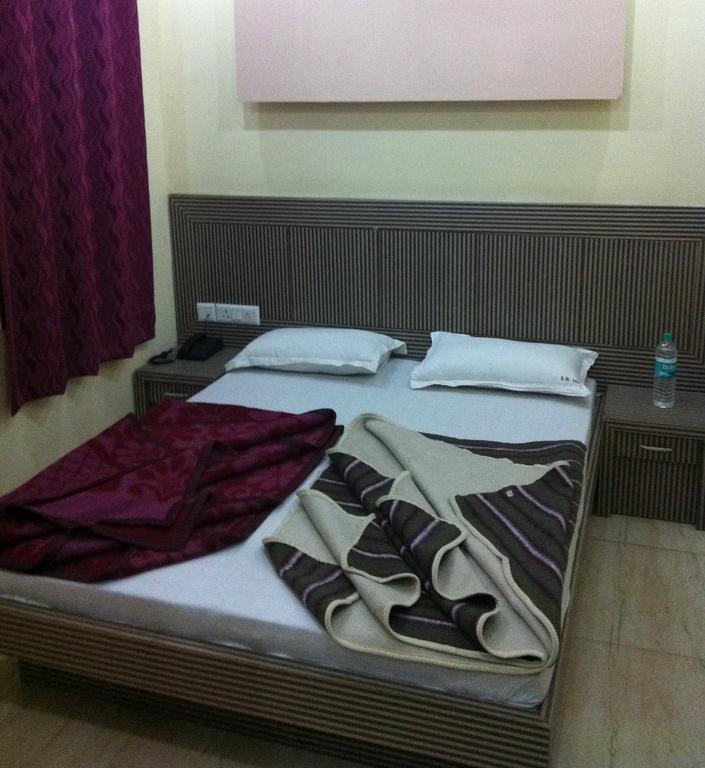 Hotel S B Inn New Delhi Eksteriør bilde